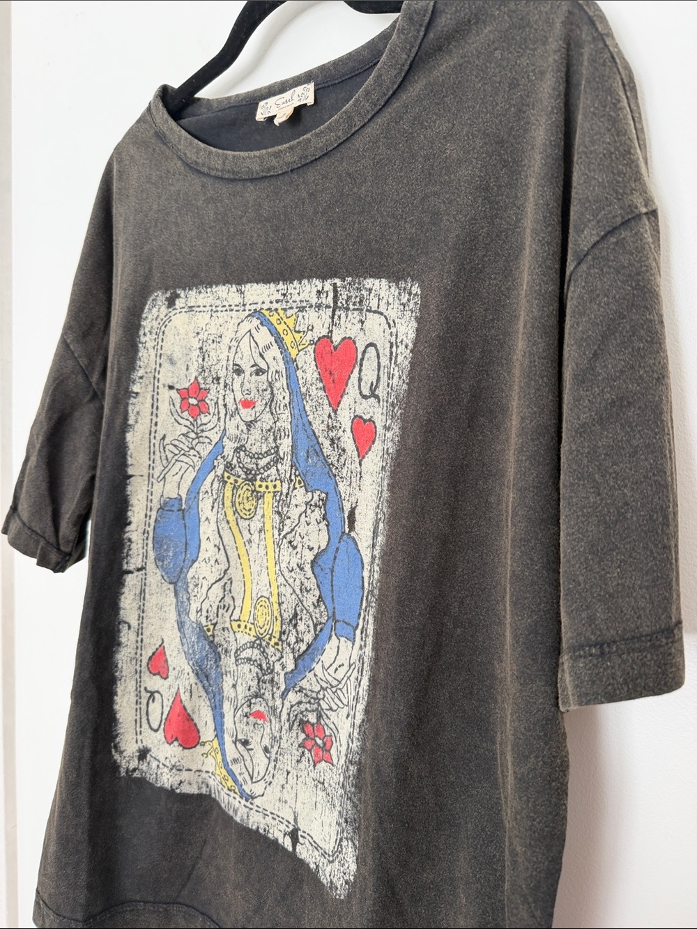 easel Distressed Black Queen of Hearts Graphic Oversized Short Sleeve Tee Small - Picture 5 of 6